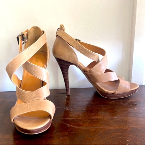 Nine West - Make Waves Nude Strappy heel - size 7.5 - Picture 3 of 4
